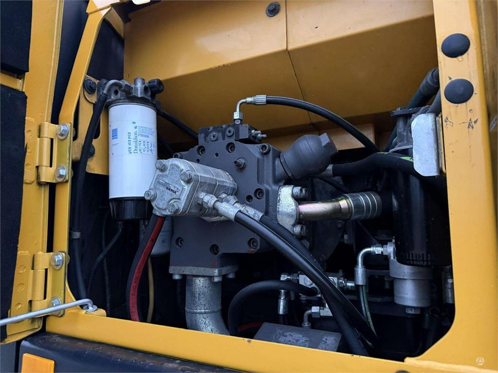 Pelle sur pneus Volvo EW 180 C: photos 13