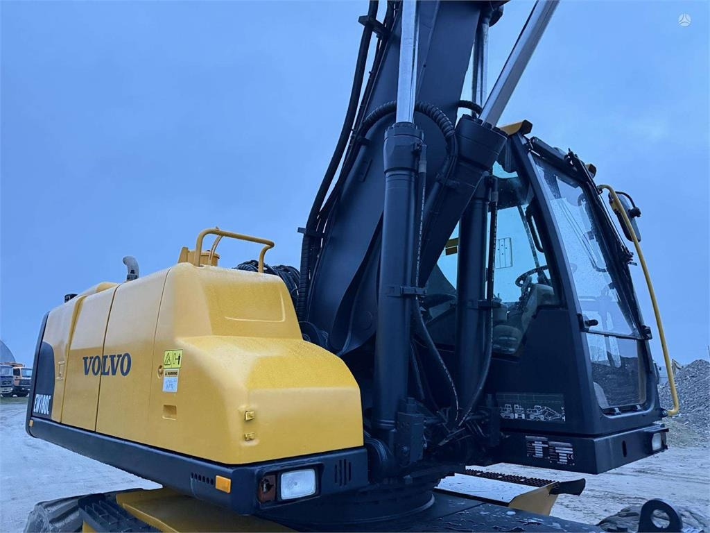 Pelle sur pneus Volvo EW 180 C: photos 17