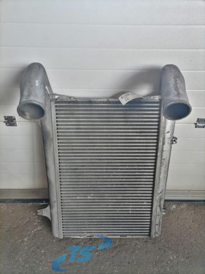 DAF Intercooler radiator 1691394 - Intercooler pour Camion: photos 2 DAF Intercooler radiator 1691394 - Intercooler pour Camion: photos 2