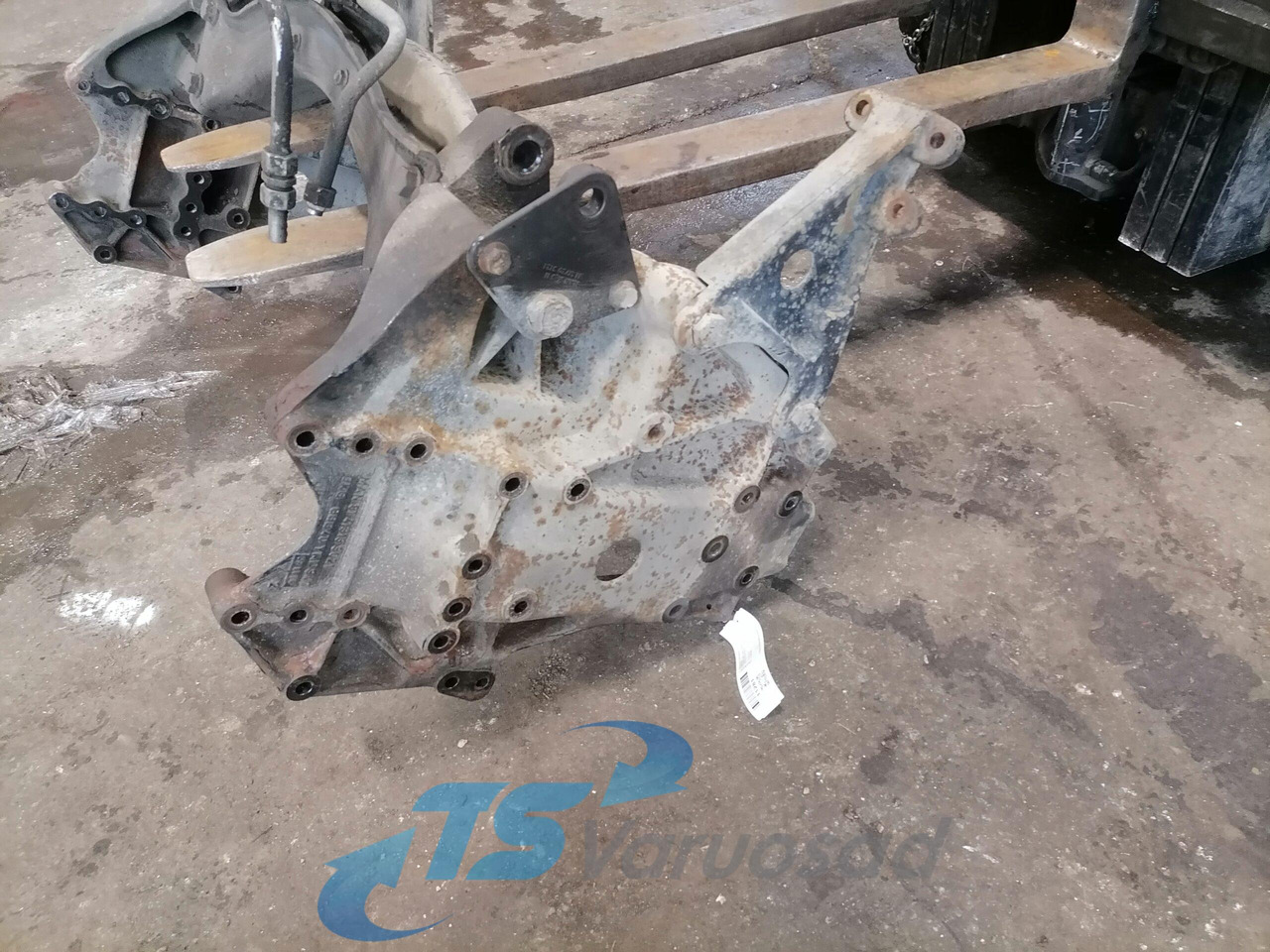 MAN Bracket 81413133021 - Frame/ Châssis pour Camion: photos 1 MAN Bracket 81413133021 - Frame/ Châssis pour Camion: photos 1