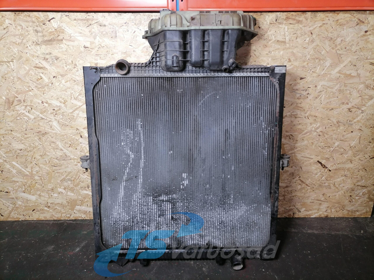 MAN Cooling radiator 81061016477 - Radiateur pour Camion: photos 2 MAN Cooling radiator 81061016477 - Radiateur pour Camion: photos 2