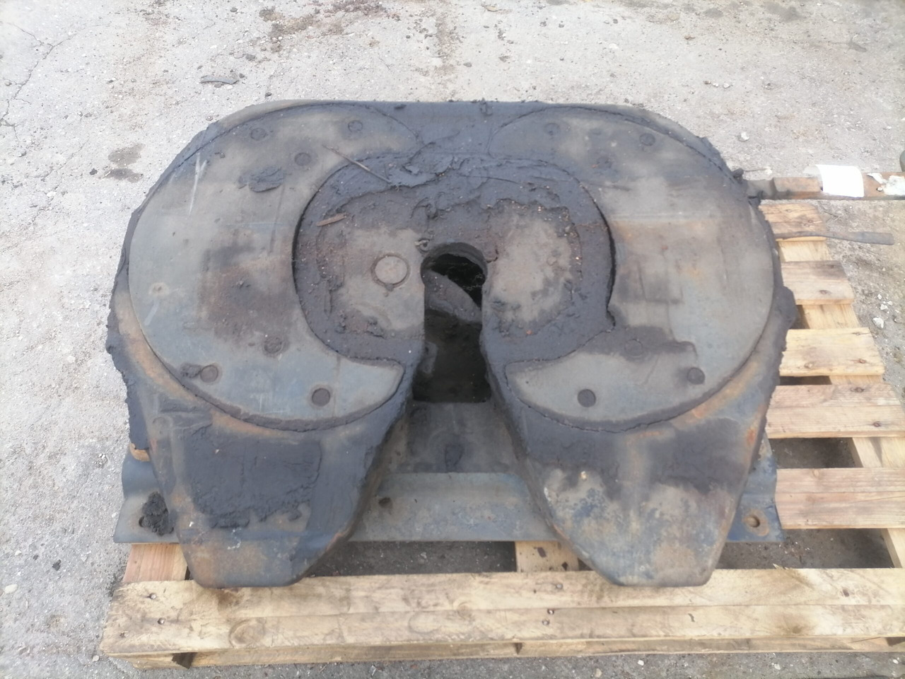 MAN Fifht wheel 662131013 - Sellette d'attelage pour Camion: photos 3 MAN Fifht wheel 662131013 - Sellette d'attelage pour Camion: photos 3