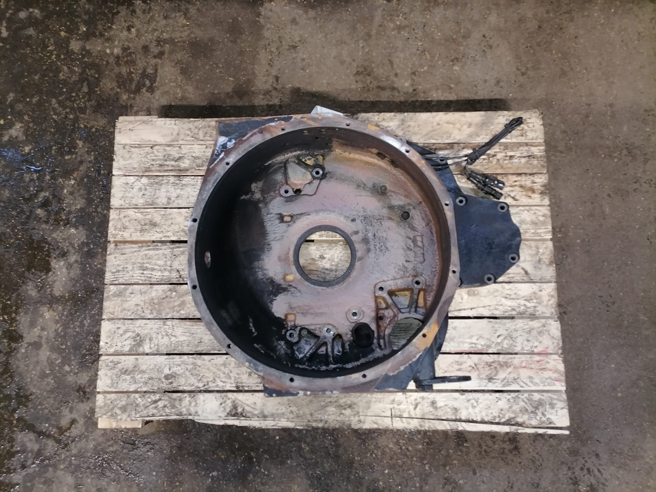 MAN Flywheel housing 51014013232 - Volant moteur pour Camion: photos 1 MAN Flywheel housing 51014013232 - Volant moteur pour Camion: photos 1