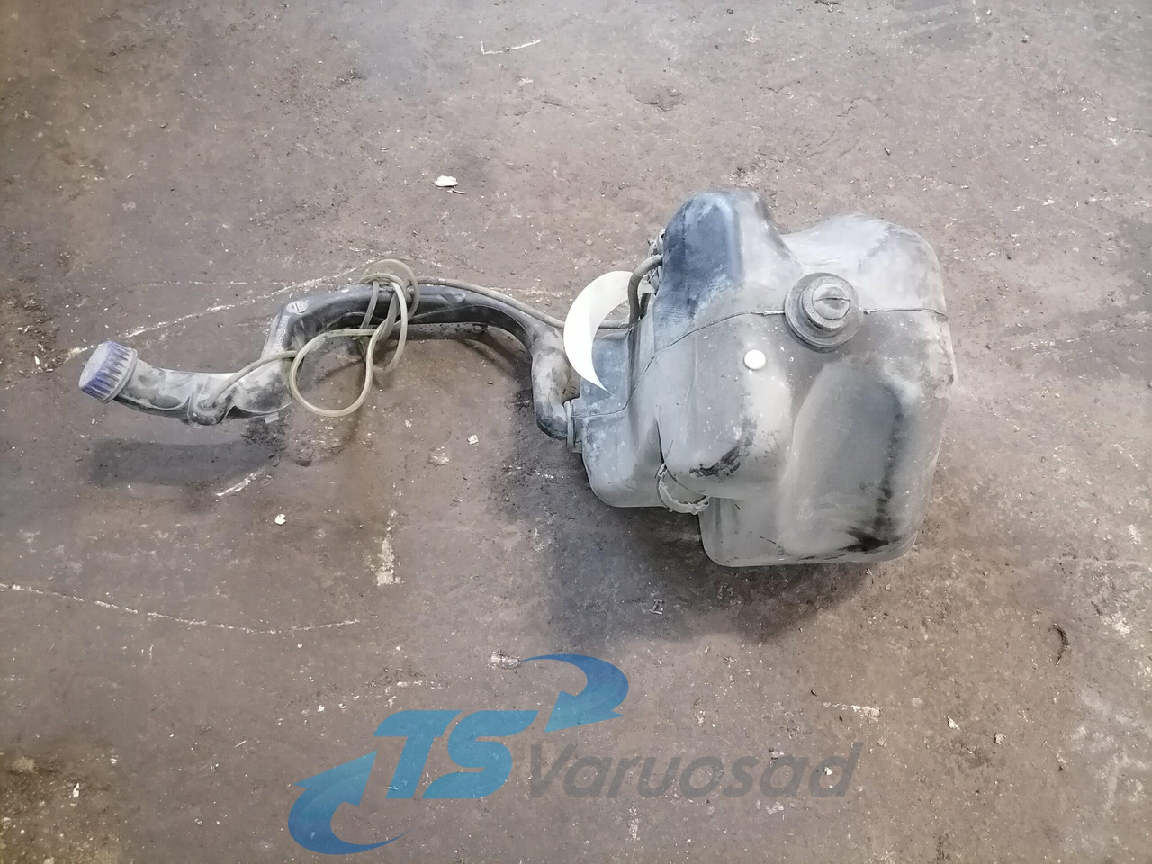 MAN Windscreen washer fluid tank 81264810079 - Essuie-glace pour Camion: photos 4 MAN Windscreen washer fluid tank 81264810079 - Essuie-glace pour Camion: photos 4