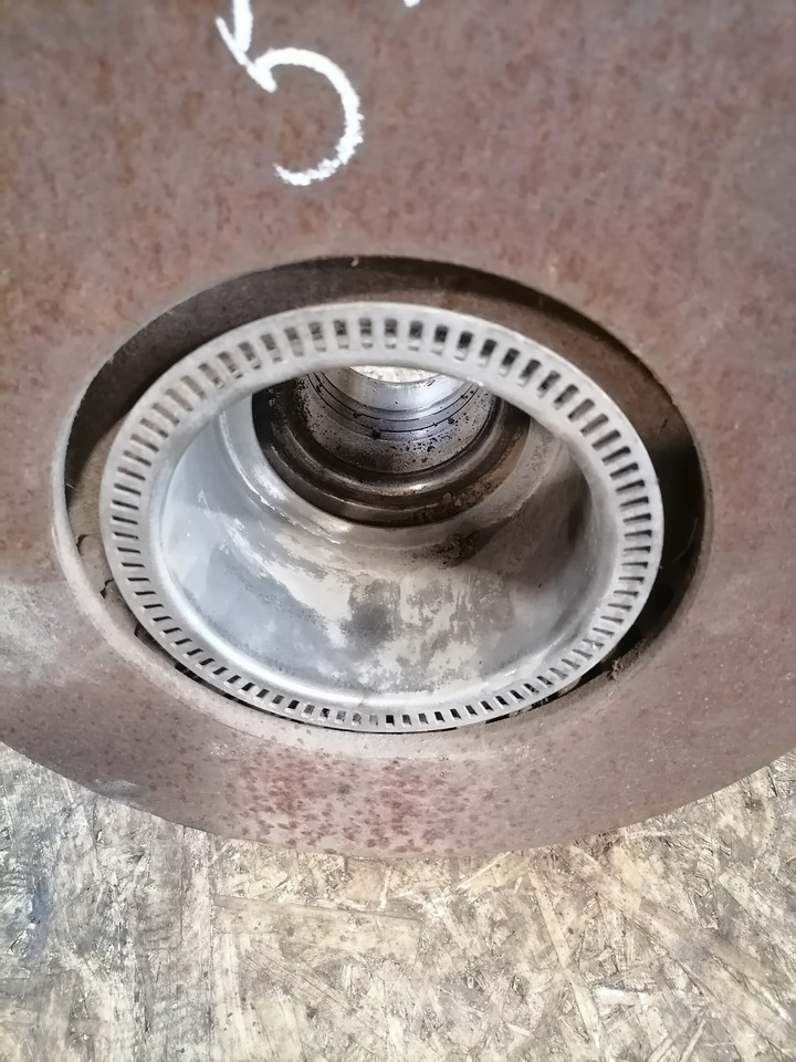 MB Atego truck with wheel hub A9703560301 - Pièce universelle pour Camion: photos 3 MB Atego truck with wheel hub A9703560301 - Pièce universelle pour Camion: photos 3