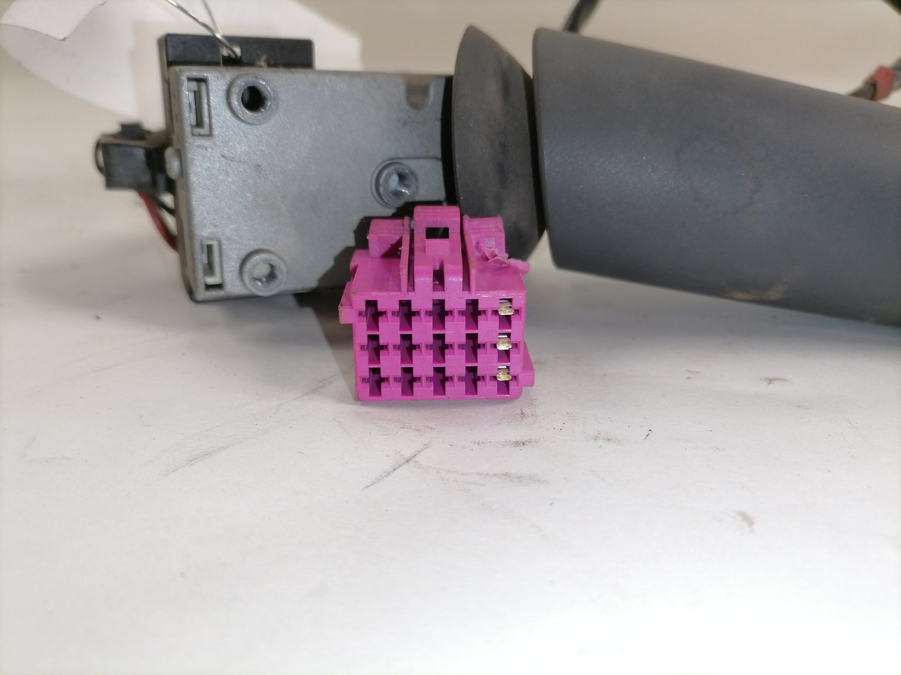 MB Switch, exhaust brake A0075457524 - Système électrique pour Camion: photos 2 MB Switch, exhaust brake A0075457524 - Système électrique pour Camion: photos 2