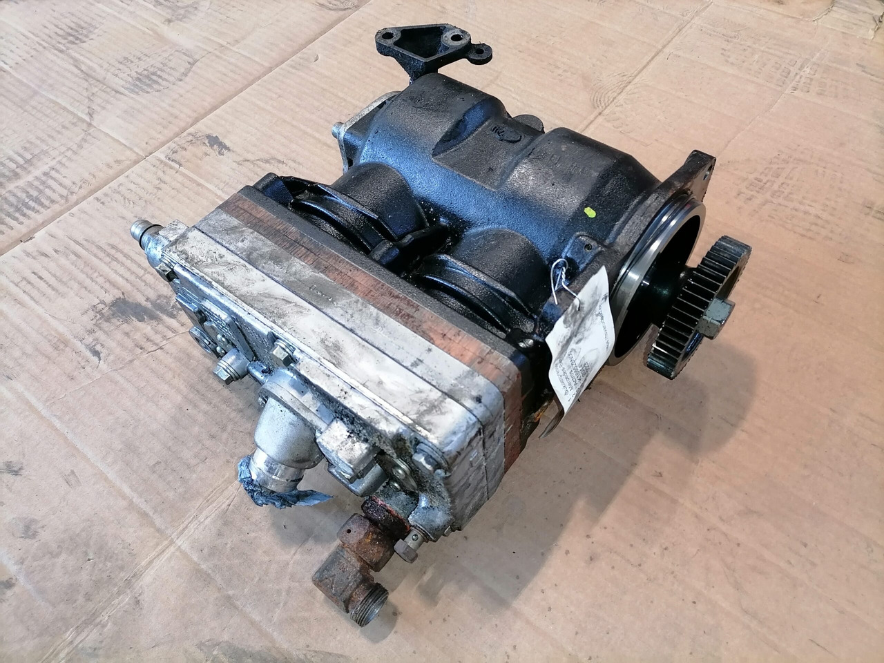 Mercedes-Benz Air compressor K165523N00 - Compresseur pour Camion: photos 2 Mercedes-Benz Air compressor K165523N00 - Compresseur pour Camion: photos 2