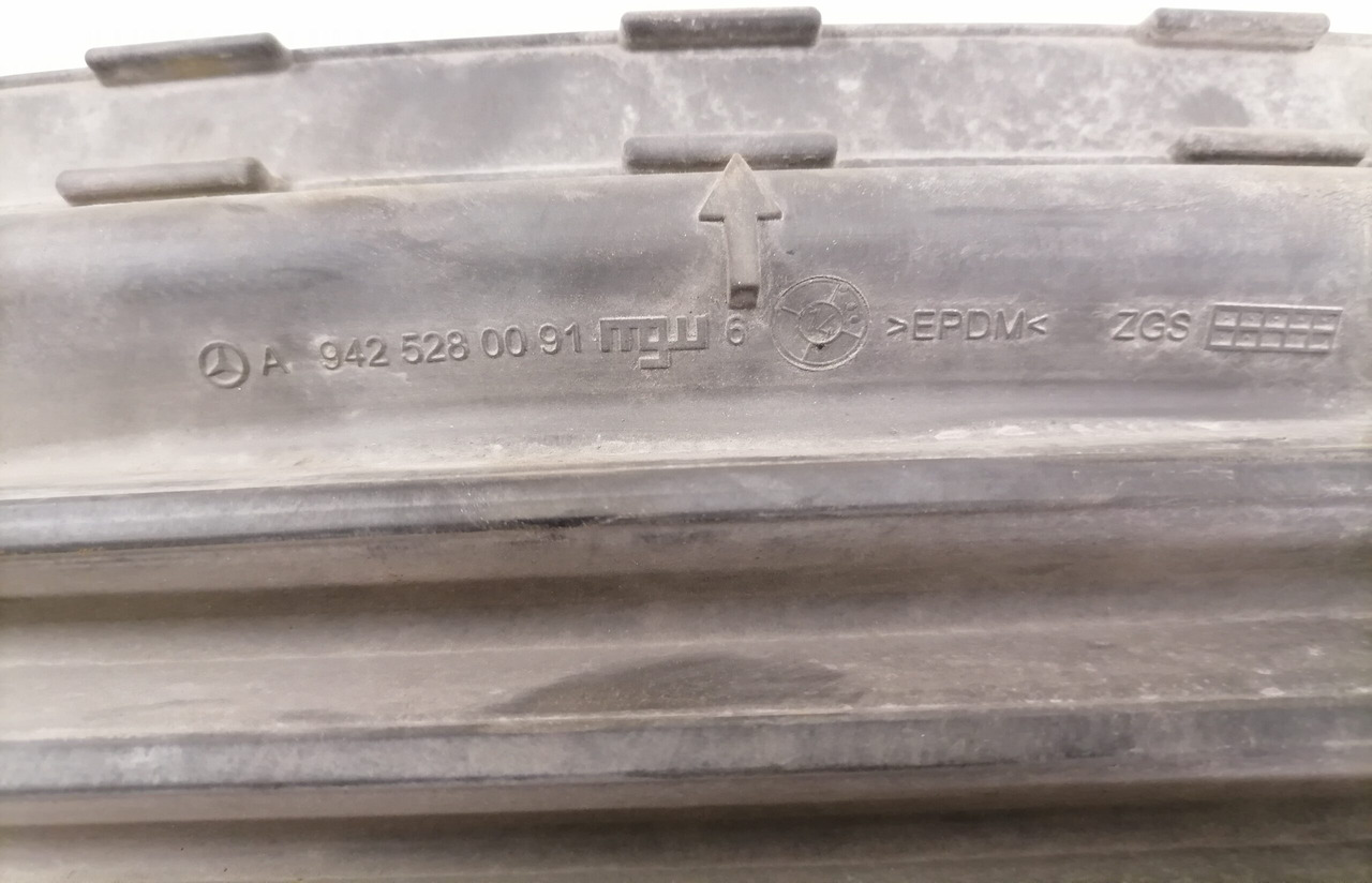 Mercedes-Benz Air intake A9425280091 - Système d'admission d'air pour Camion: photos 2 Mercedes-Benz Air intake A9425280091 - Système d'admission d'air pour Camion: photos 2