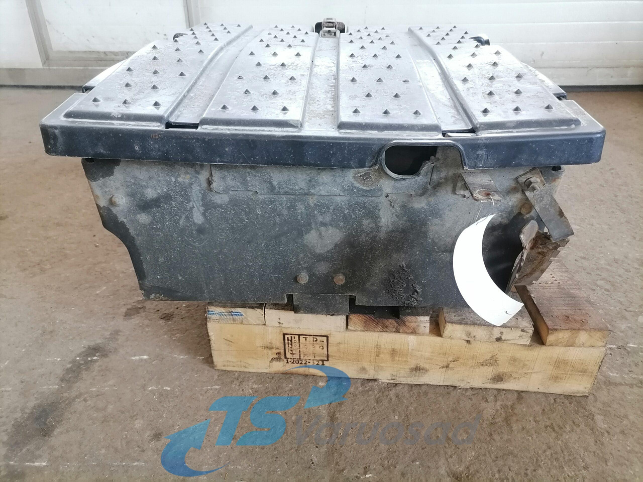 Mercedes-Benz Battery box A9304200268 - Accumulateur pour Camion: photos 4 Mercedes-Benz Battery box A9304200268 - Accumulateur pour Camion: photos 4