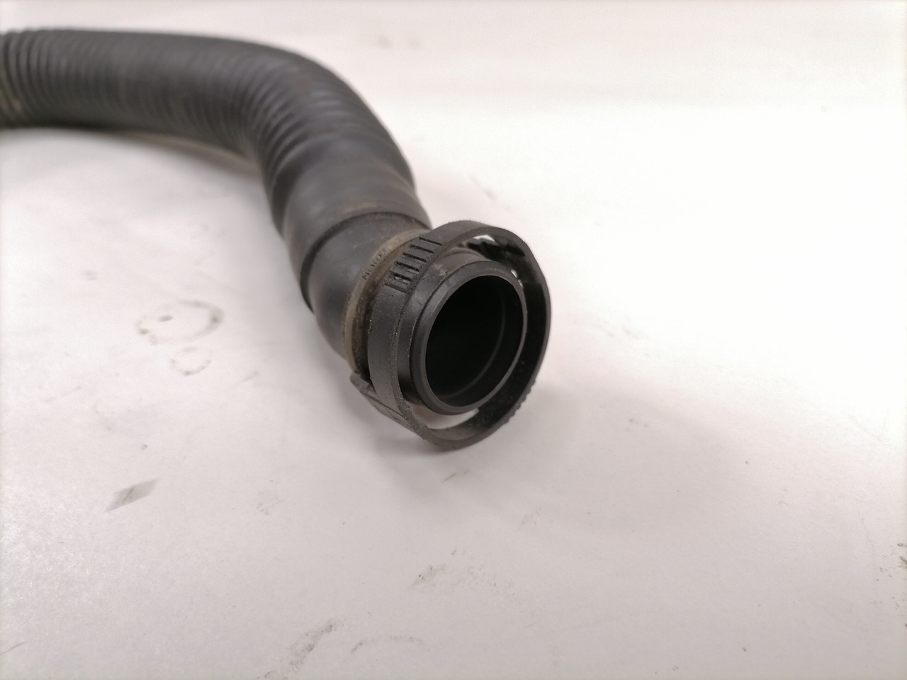 Mercedes-Benz Compressor air pipe A4711303257 - Compresseur pour Camion: photos 2 Mercedes-Benz Compressor air pipe A4711303257 - Compresseur pour Camion: photos 2