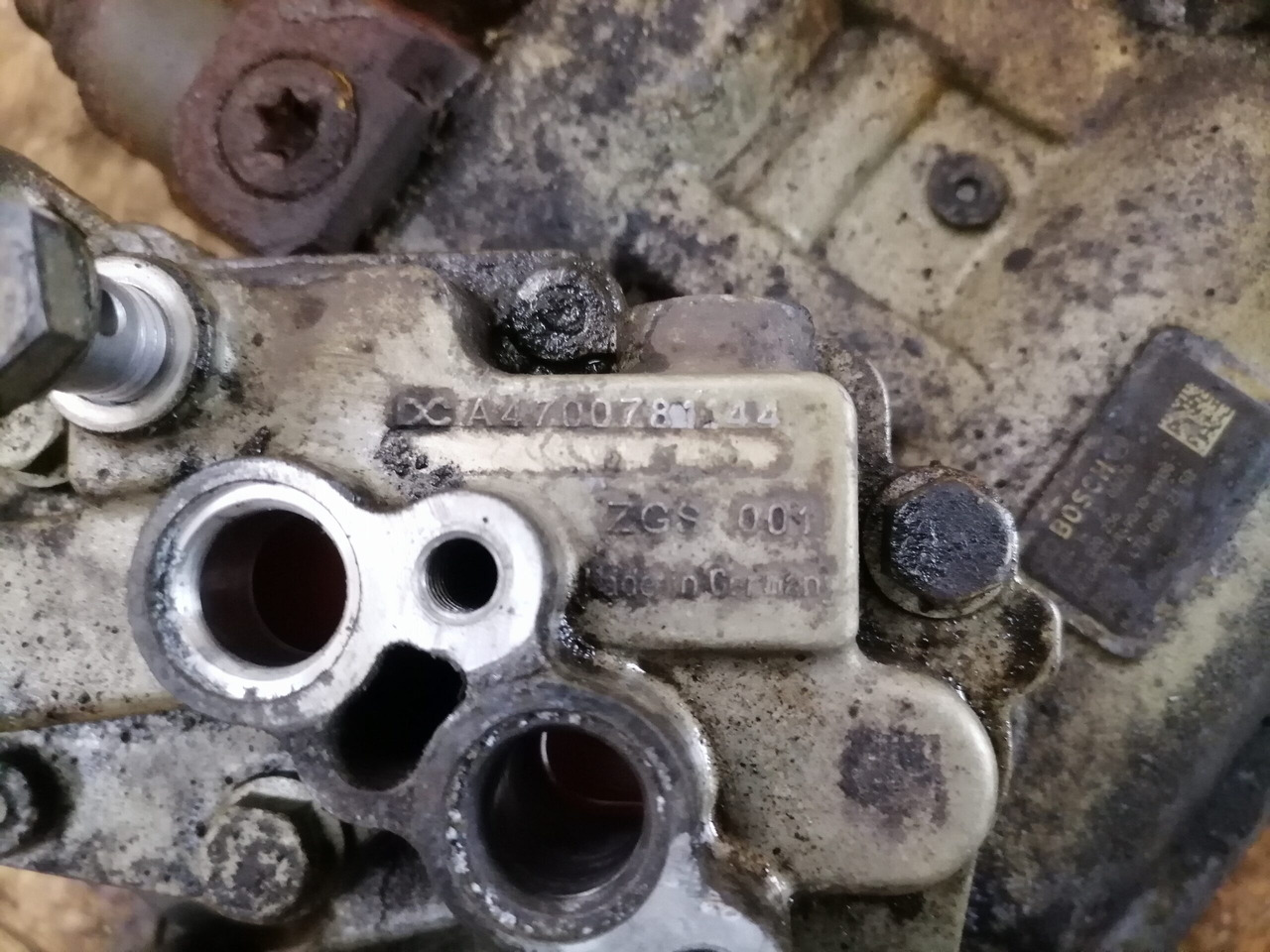 Mercedes-Benz High pressure pump A4700902150 - Pompe à carburant pour Camion: photos 3 Mercedes-Benz High pressure pump A4700902150 - Pompe à carburant pour Camion: photos 3