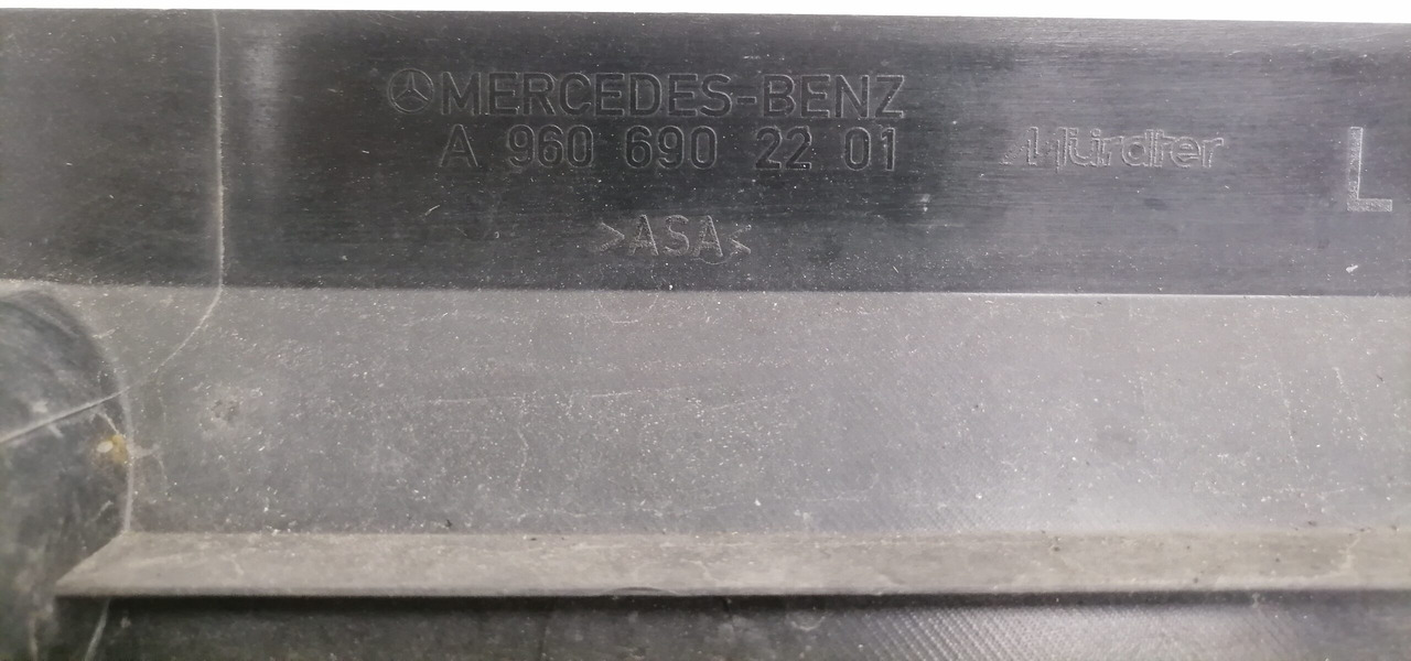 Mercedes-Benz Kabiini plastik A9606902201 - Pièce universelle pour Camion: photos 4 Mercedes-Benz Kabiini plastik A9606902201 - Pièce universelle pour Camion: photos 4