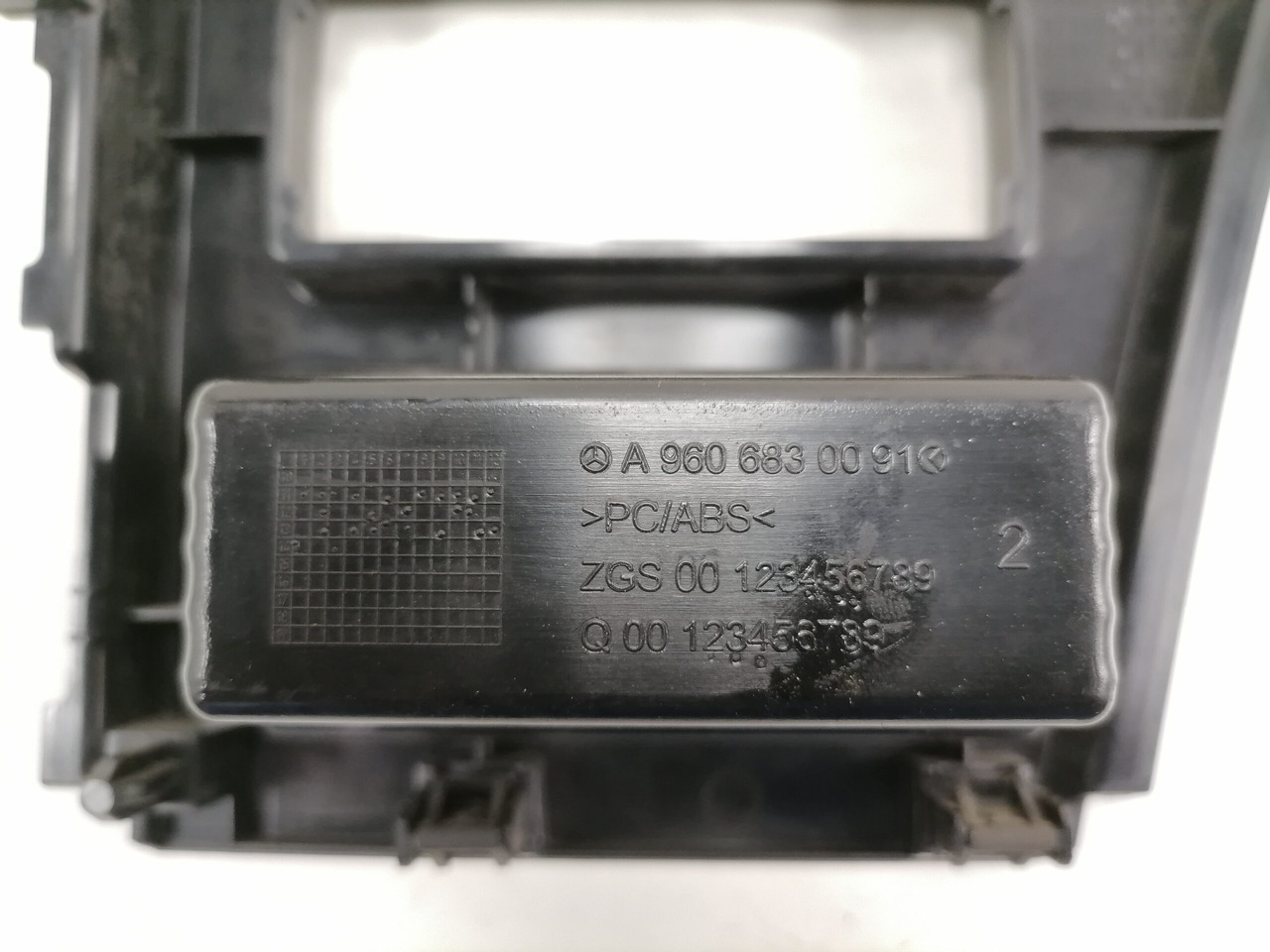 Mercedes-Benz Salongi plastik A9606802607 - Pièce universelle pour Camion: photos 4 Mercedes-Benz Salongi plastik A9606802607 - Pièce universelle pour Camion: photos 4