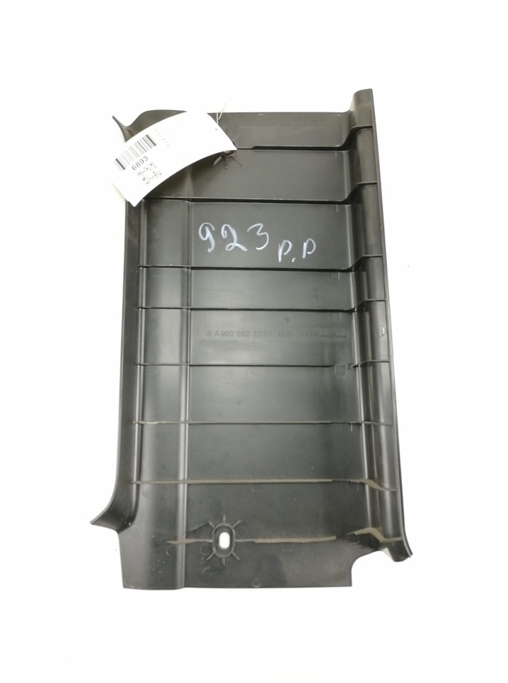 Mercedes-Benz Salongi plastik A9606923201 - Pièce universelle pour Camion: photos 2 Mercedes-Benz Salongi plastik A9606923201 - Pièce universelle pour Camion: photos 2