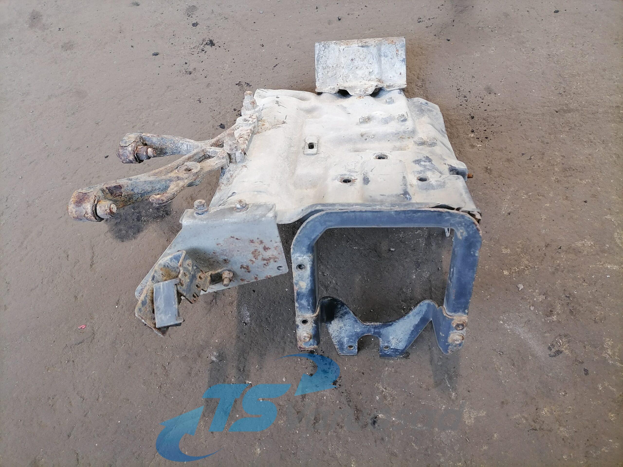 Scania Air dryer carrier plate 1367477 - Valve de frein pour Camion: photos 2 Scania Air dryer carrier plate 1367477 - Valve de frein pour Camion: photos 2