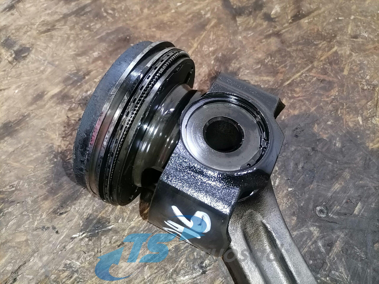 Scania Connecting rod + piston 2263286 - Pistons/ Anneaux/ Manchons pour Camion: photos 2 Scania Connecting rod + piston 2263286 - Pistons/ Anneaux/ Manchons pour Camion: photos 2