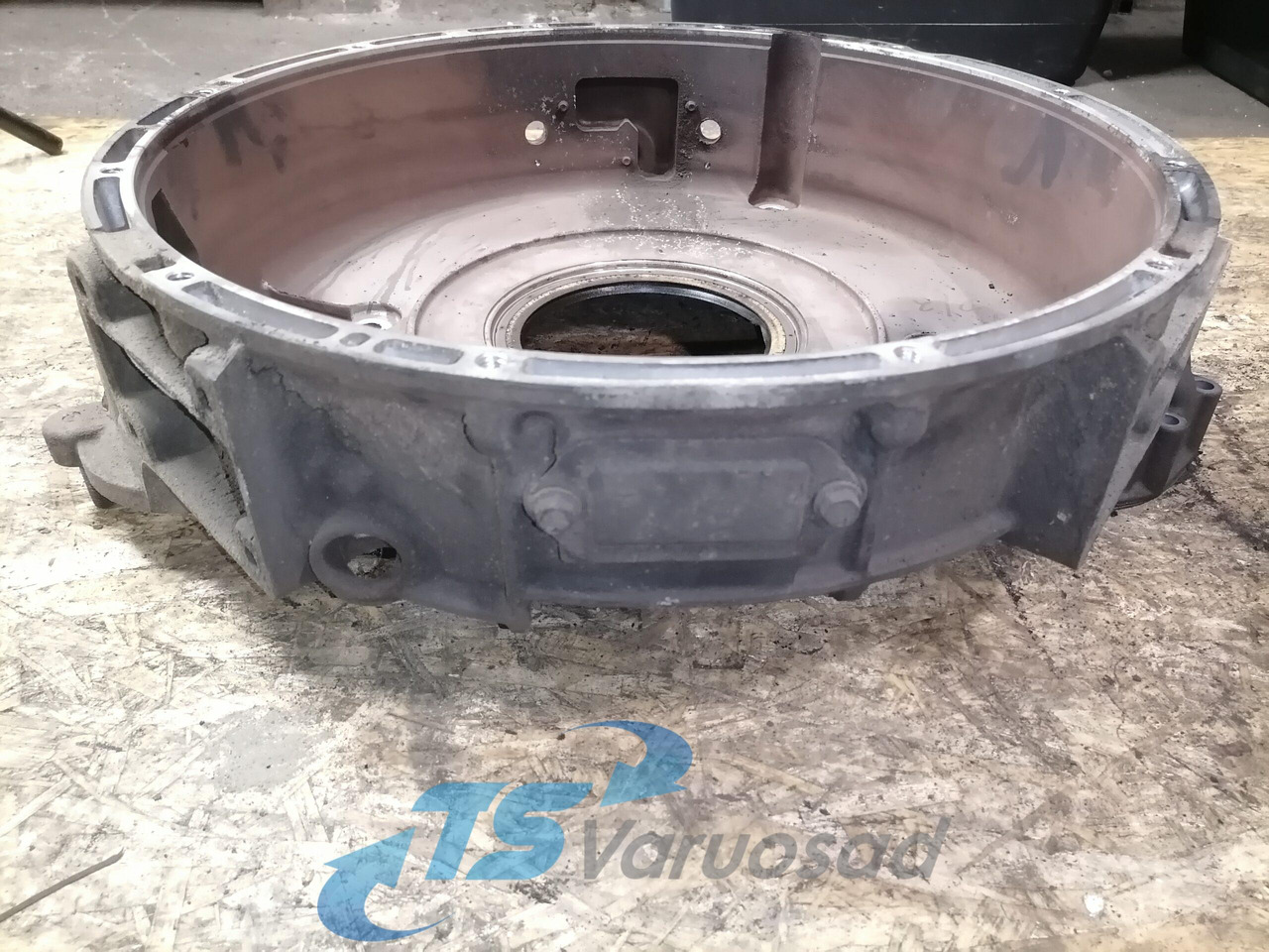 Scania Flywheel housing 1940447 - Volant moteur pour Camion: photos 5 Scania Flywheel housing 1940447 - Volant moteur pour Camion: photos 5