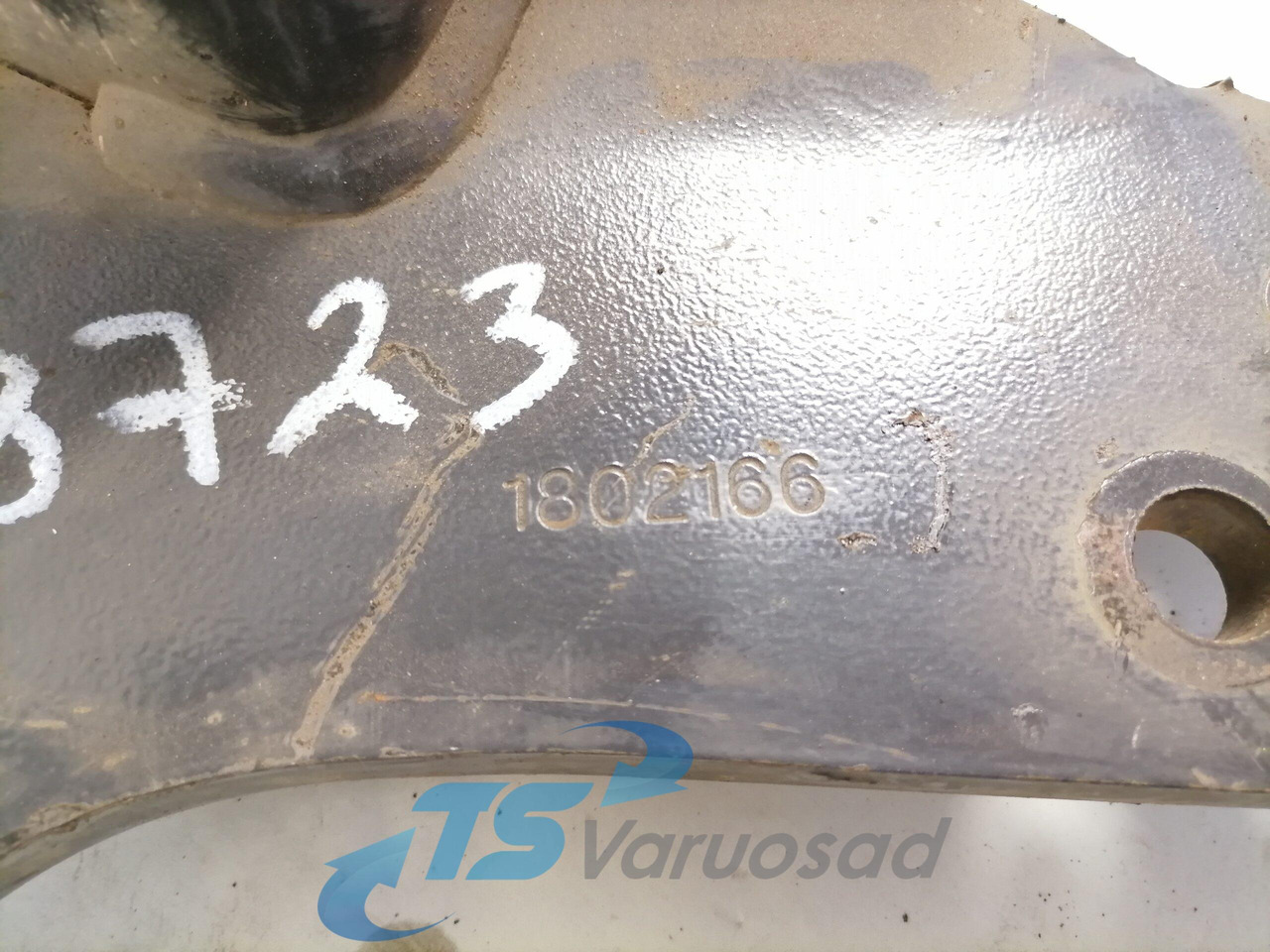 Scania Front bumper carrier 1802166 - Pare-chocs pour Camion: photos 3 Scania Front bumper carrier 1802166 - Pare-chocs pour Camion: photos 3