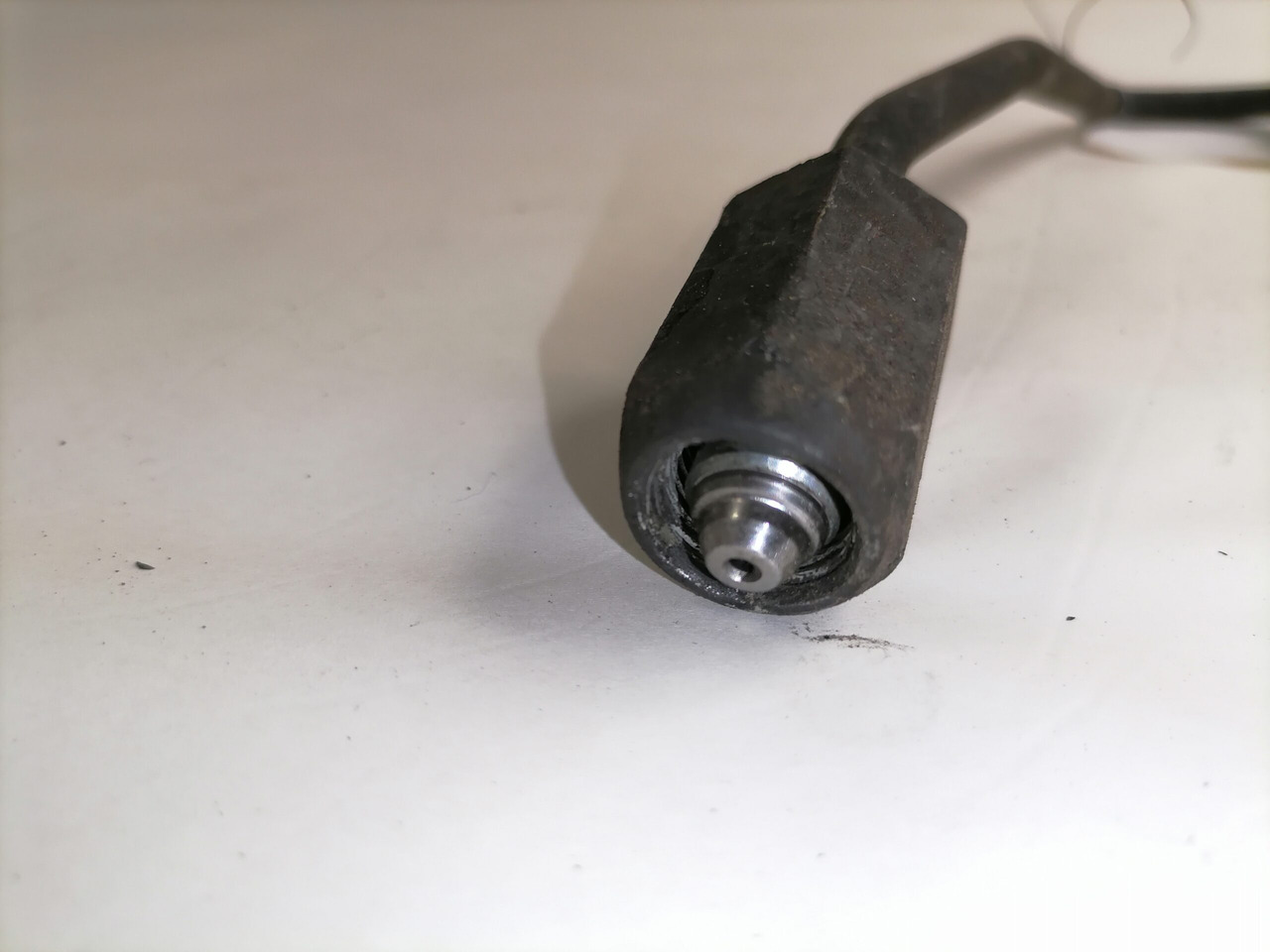 Scania Fuel pipe 1860541 - Préparation du carburant pour Camion: photos 2 Scania Fuel pipe 1860541 - Préparation du carburant pour Camion: photos 2