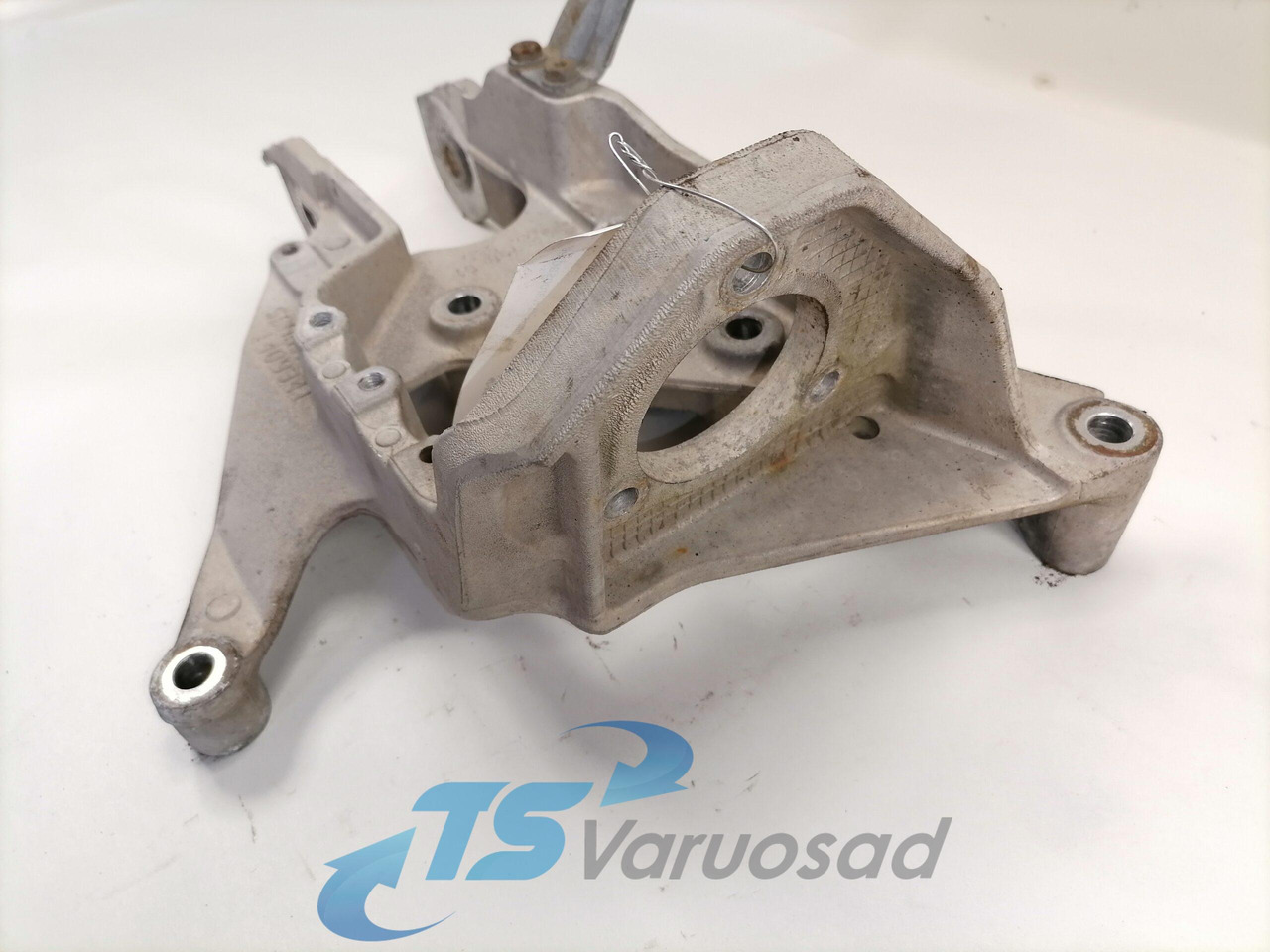 Scania Kabiini amortisaatori kandur 1409341 - Suspension de cabine pour Camion: photos 3 Scania Kabiini amortisaatori kandur 1409341 - Suspension de cabine pour Camion: photos 3