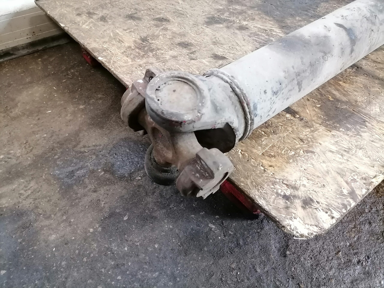 Scania Propeller shaft 1758402 - Arbre à cardan pour Camion: photos 4 Scania Propeller shaft 1758402 - Arbre à cardan pour Camion: photos 4
