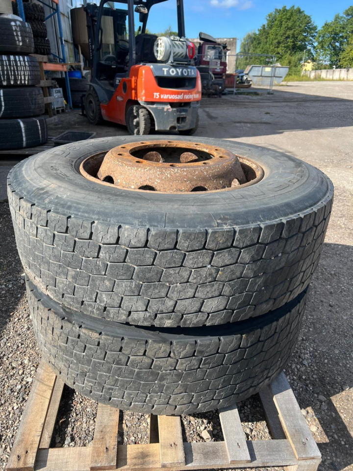 Scania Rehvid + veljed 315/70R22.5 31570R225 - Pneus et jantes pour Camion: photos 1 Scania Rehvid + veljed 315/70R22.5 31570R225 - Pneus et jantes pour Camion: photos 1
