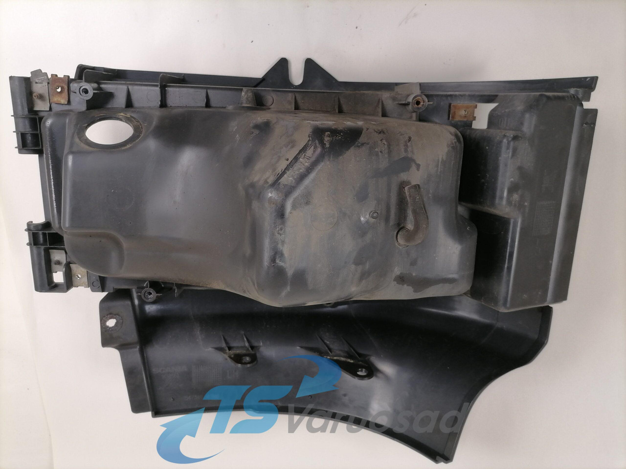 Scania Scania headlight housing, left 1431920 - Lumière/ Éclairage pour Camion: photos 5 Scania Scania headlight housing, left 1431920 - Lumière/ Éclairage pour Camion: photos 5
