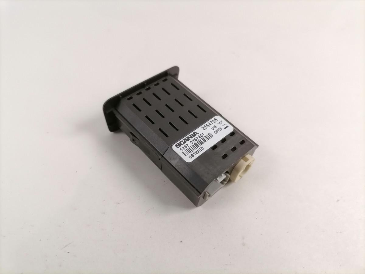 Scania USB/AUX pistikute paneel 2554705 - Système électrique pour Camion: photos 5 Scania USB/AUX pistikute paneel 2554705 - Système électrique pour Camion: photos 5