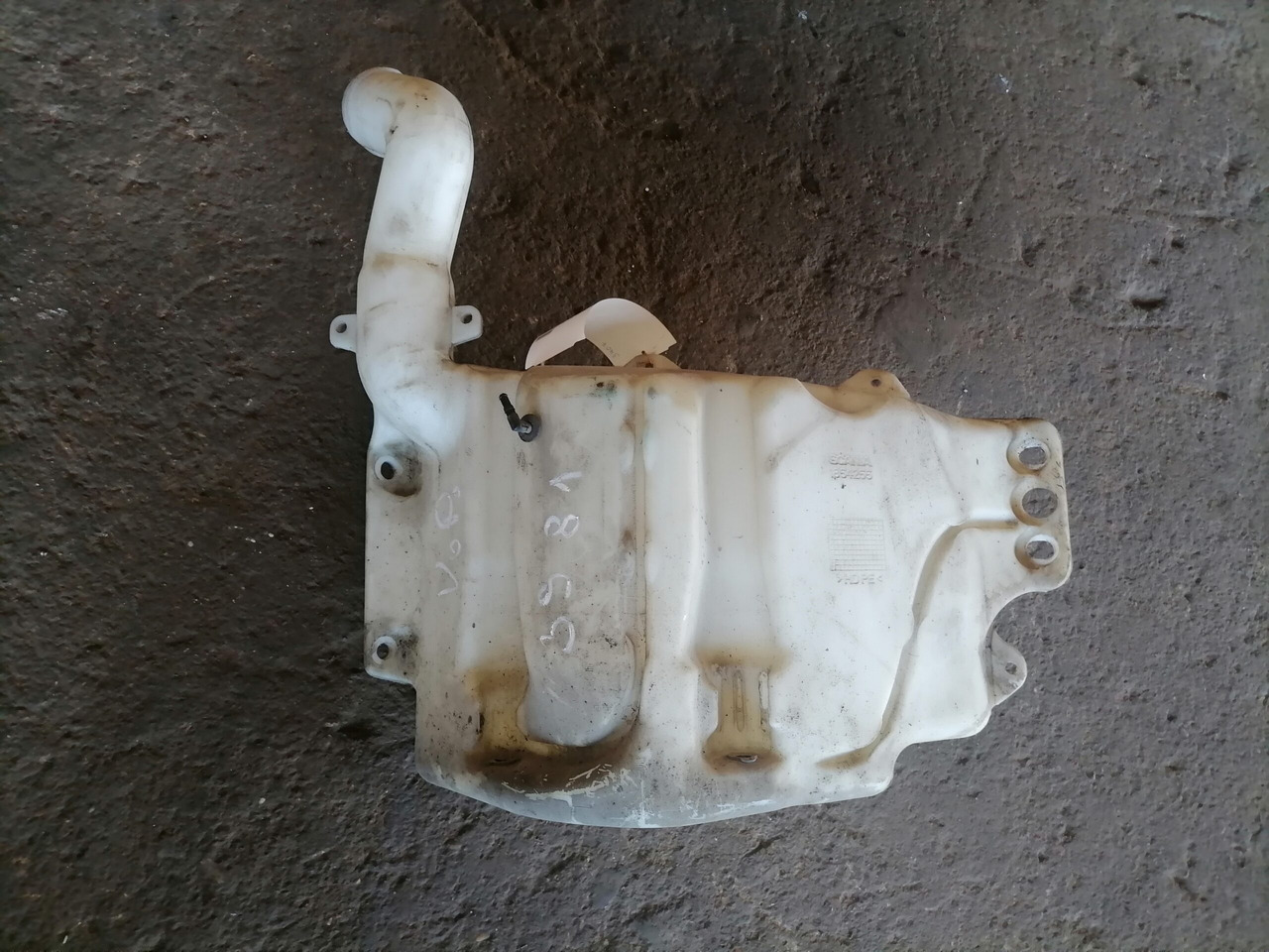 Scania Windscreen washer fluid tank 1854255 - Essuie-glace pour Camion: photos 2 Scania Windscreen washer fluid tank 1854255 - Essuie-glace pour Camion: photos 2