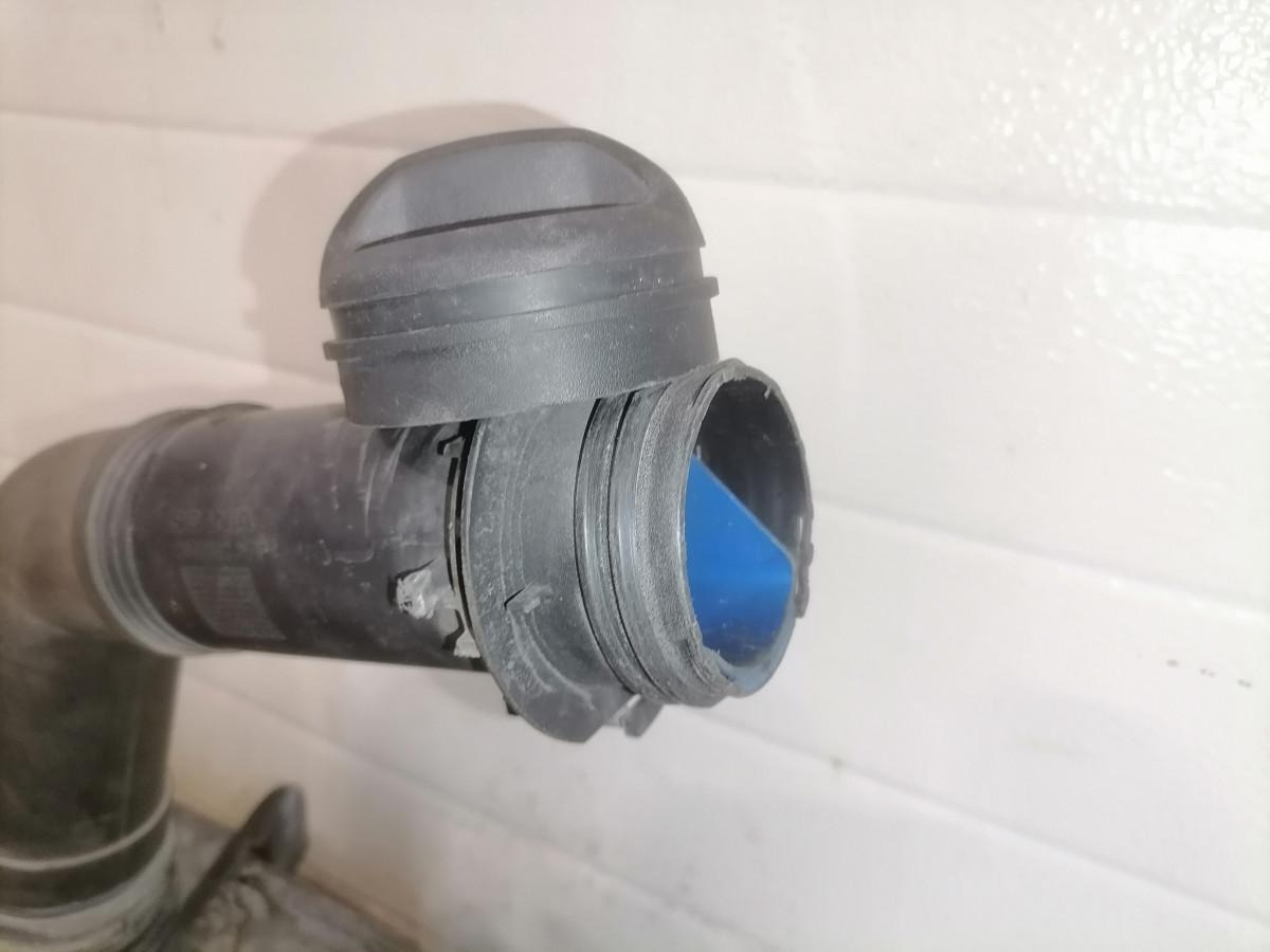 Scania Windscreen washer fluid tank 2512290 - Essuie-glace pour Camion: photos 5 Scania Windscreen washer fluid tank 2512290 - Essuie-glace pour Camion: photos 5