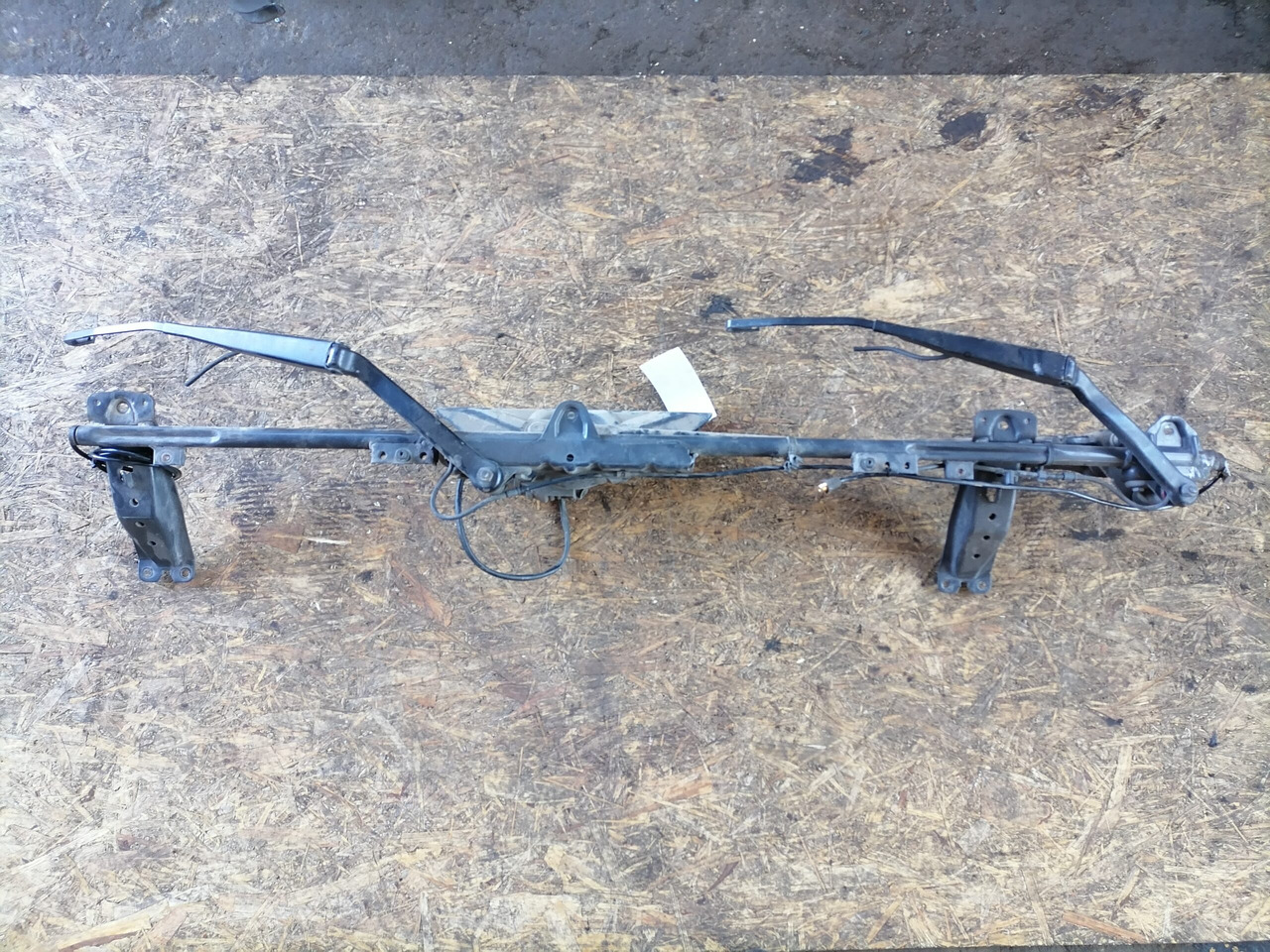 Scania Wiper frame 1765183 - Essuie-glace pour Camion: photos 4 Scania Wiper frame 1765183 - Essuie-glace pour Camion: photos 4