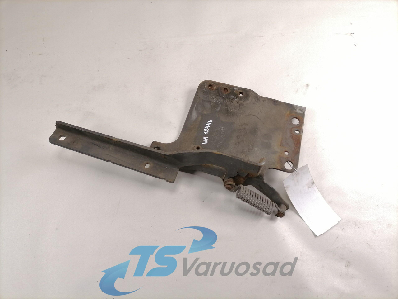 Scania lower grille carrier hinge 1742265 - Calandre pour Camion: photos 1 Scania lower grille carrier hinge 1742265 - Calandre pour Camion: photos 1