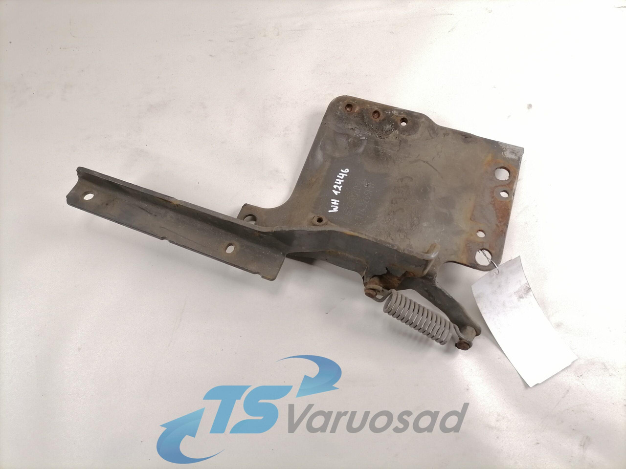 Scania lower grille carrier hinge 1742265 - Calandre pour Camion: photos 3 Scania lower grille carrier hinge 1742265 - Calandre pour Camion: photos 3