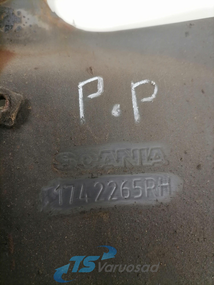 Scania lower grille carrier hinge 1742265 - Calandre pour Camion: photos 2 Scania lower grille carrier hinge 1742265 - Calandre pour Camion: photos 2