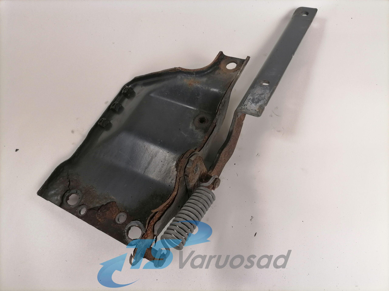 Scania lower grille carrier hinge 1742265 - Calandre pour Camion: photos 4 Scania lower grille carrier hinge 1742265 - Calandre pour Camion: photos 4