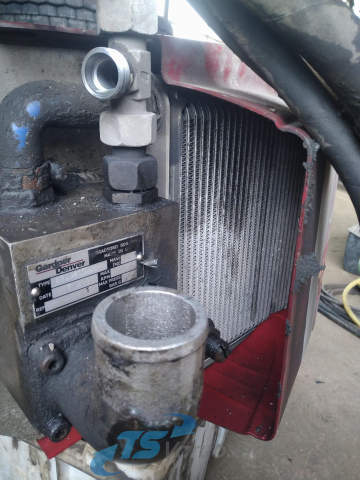 Réservoir hydraulique pour Camion Universaalne Hydrulic oil cooler 8013015000-2: photos 8 Réservoir hydraulique pour Camion Universaalne Hydrulic oil cooler 8013015000-2: photos 8