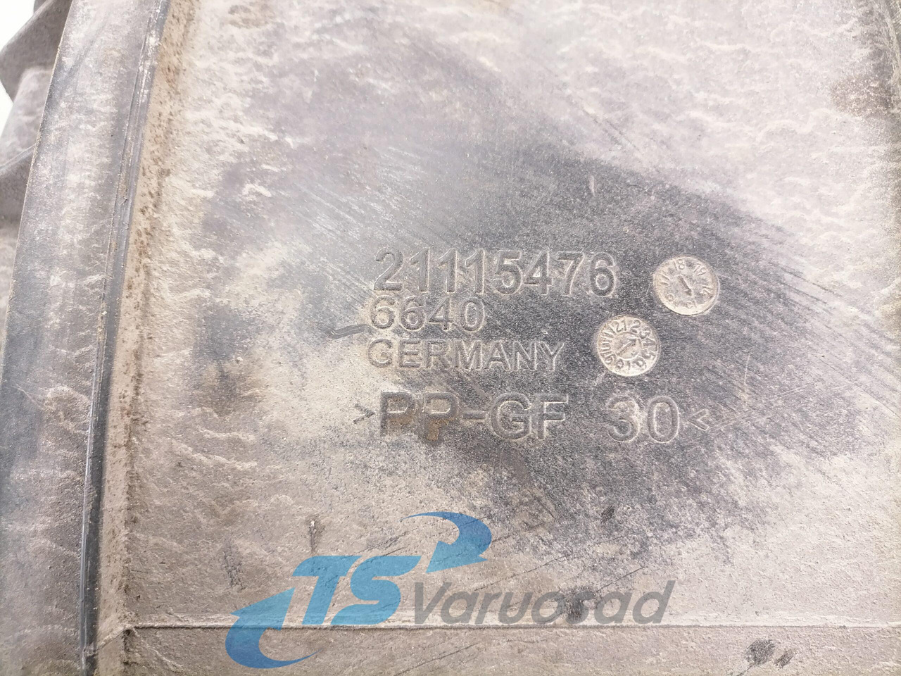 Volvo Air filter housing 21115476 - Système d'admission d'air pour Camion: photos 4 Volvo Air filter housing 21115476 - Système d'admission d'air pour Camion: photos 4