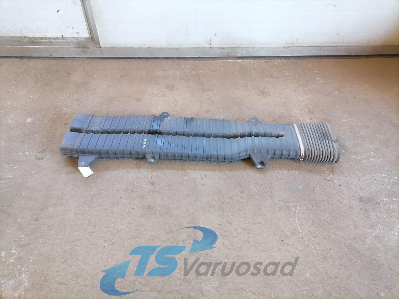 Volvo Air intake 21122123 - Système d'admission d'air pour Camion: photos 2 Volvo Air intake 21122123 - Système d'admission d'air pour Camion: photos 2