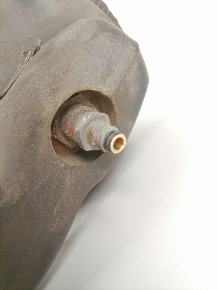 Volvo Air spring bracket 24425040 - Suspension pneumatique pour Camion: photos 3 Volvo Air spring bracket 24425040 - Suspension pneumatique pour Camion: photos 3