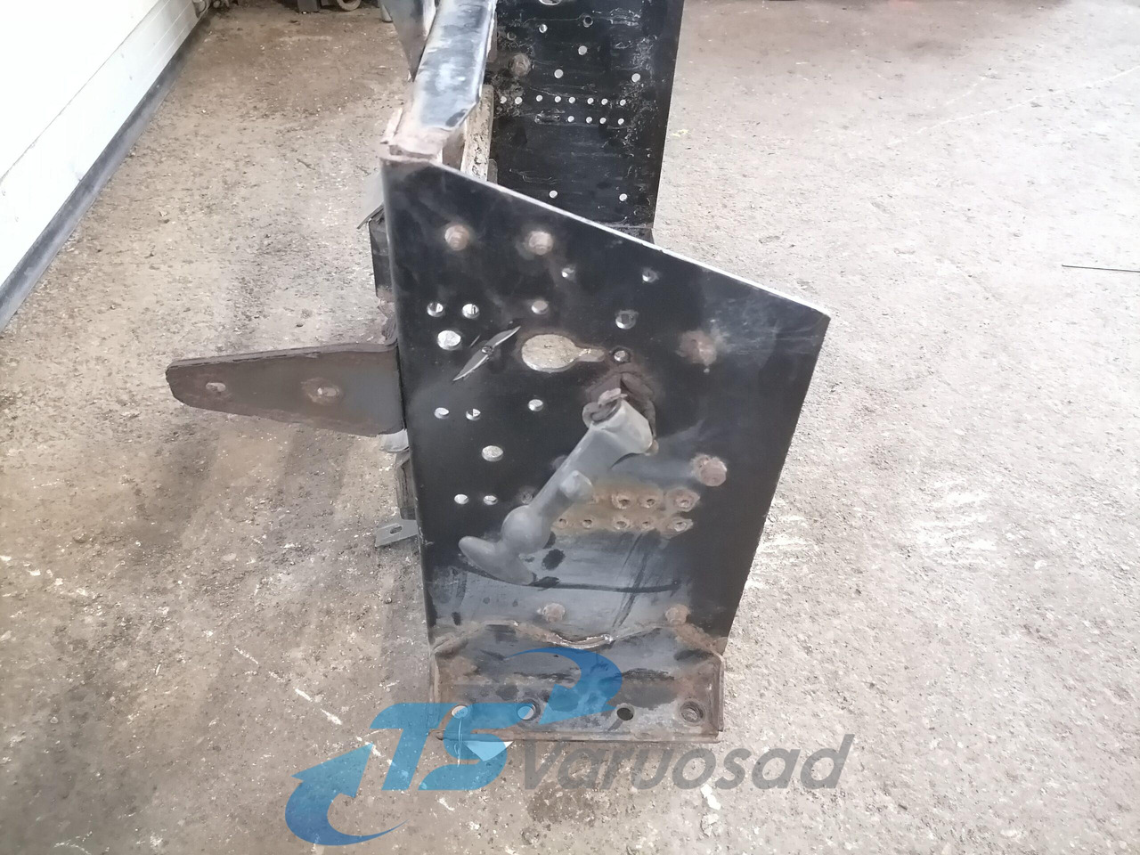 Volvo Battery box 82242391 - Accumulateur pour Camion: photos 3 Volvo Battery box 82242391 - Accumulateur pour Camion: photos 3