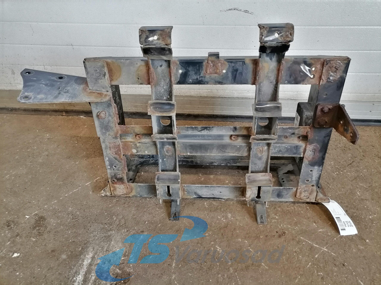 Volvo Battery box 82242391 - Accumulateur pour Camion: photos 2 Volvo Battery box 82242391 - Accumulateur pour Camion: photos 2