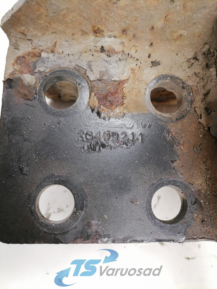 Volvo Bumper bracket 20499241 - Pare-chocs pour Camion: photos 3 Volvo Bumper bracket 20499241 - Pare-chocs pour Camion: photos 3