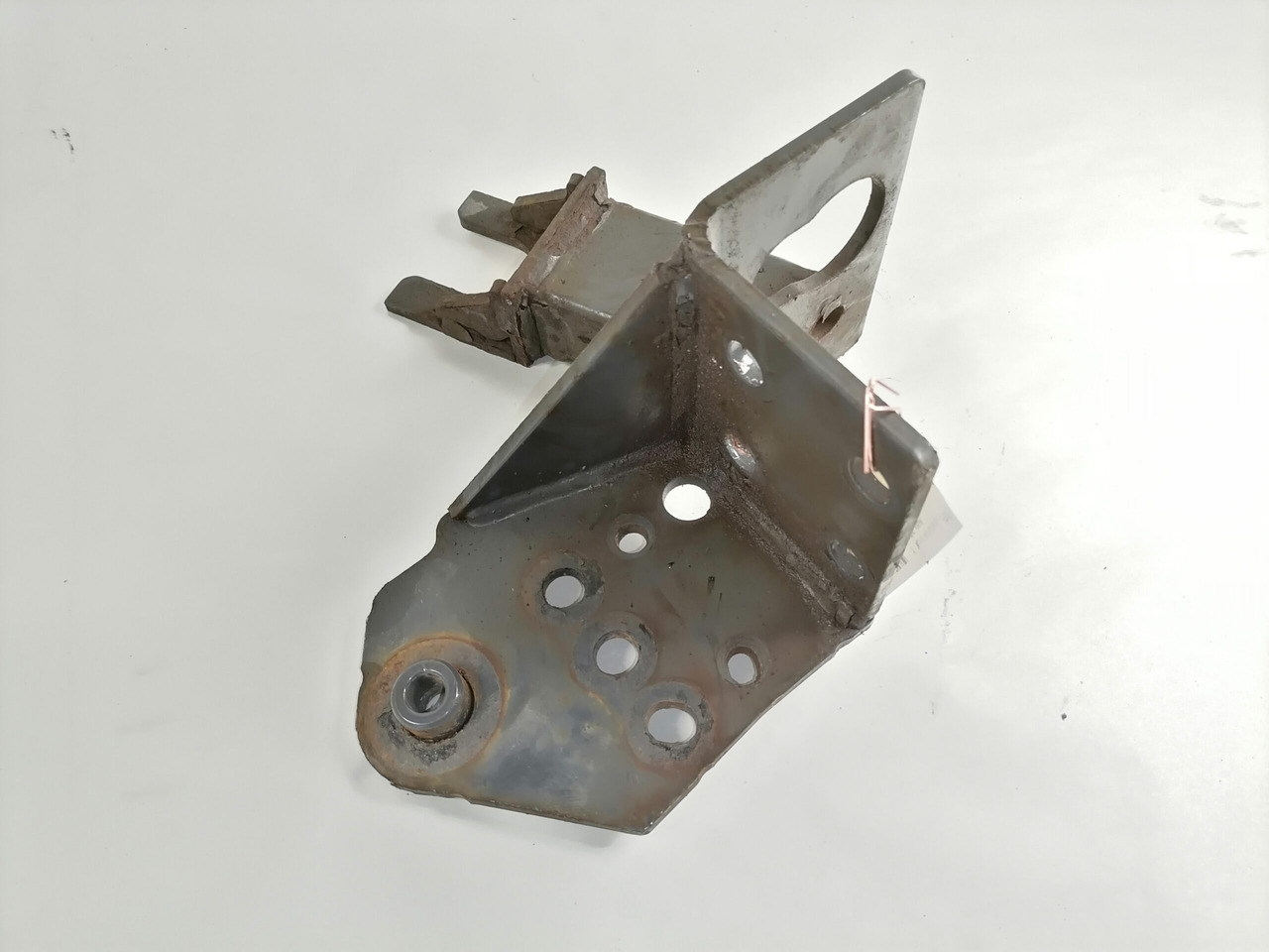 Volvo Bumper bracket 20499243 - Pare-chocs pour Camion: photos 2 Volvo Bumper bracket 20499243 - Pare-chocs pour Camion: photos 2