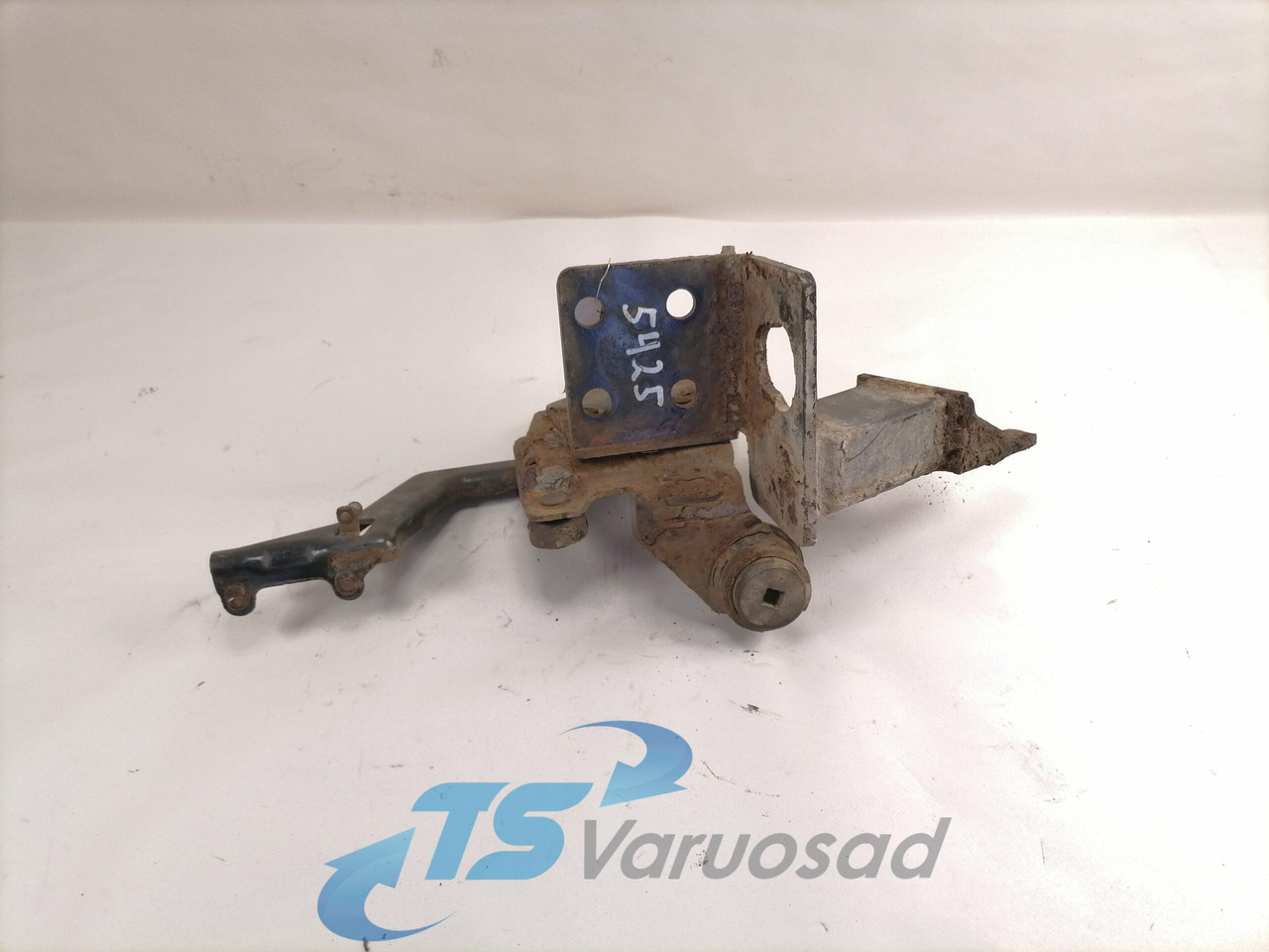 Volvo Bumper bracket 20499243 - Pare-chocs pour Camion: photos 1 Volvo Bumper bracket 20499243 - Pare-chocs pour Camion: photos 1