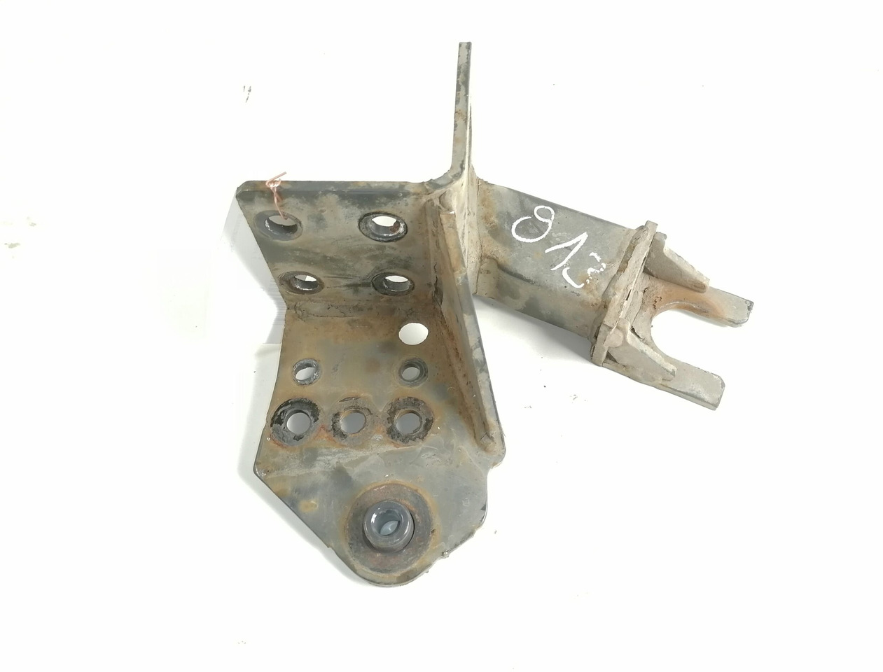 Volvo Bumper bracket 20499244 - Pare-chocs pour Camion: photos 1 Volvo Bumper bracket 20499244 - Pare-chocs pour Camion: photos 1
