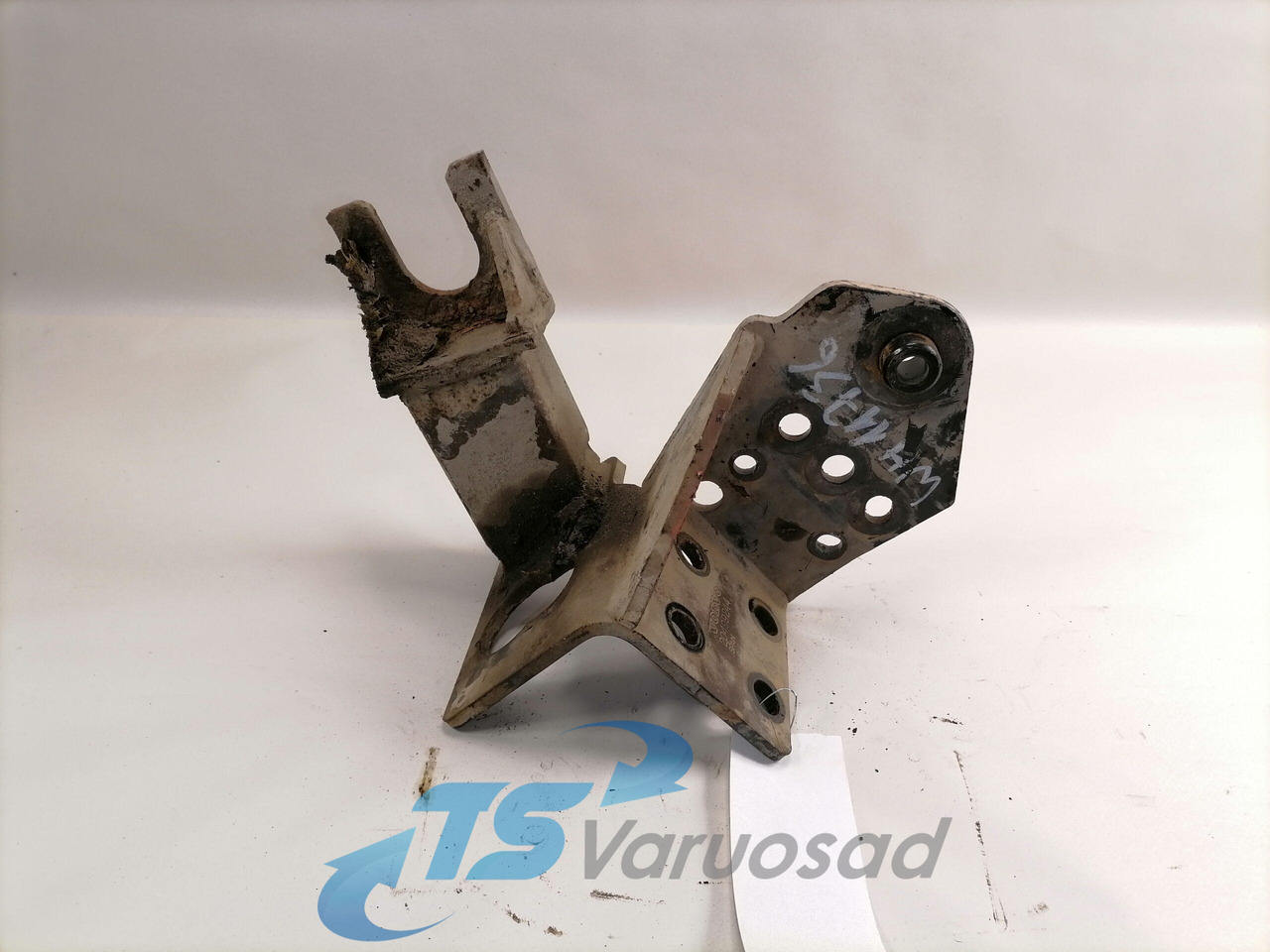 Volvo Bumper bracket 20499244 - Pare-chocs pour Camion: photos 1 Volvo Bumper bracket 20499244 - Pare-chocs pour Camion: photos 1