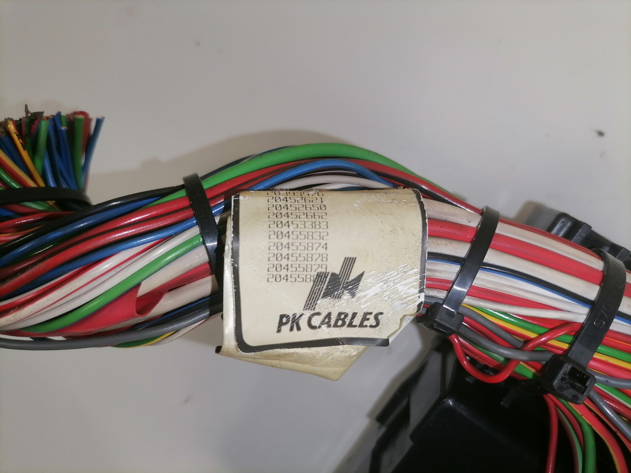 Volvo Central electric unit 20429914 - Fusible pour Camion: photos 4 Volvo Central electric unit 20429914 - Fusible pour Camion: photos 4