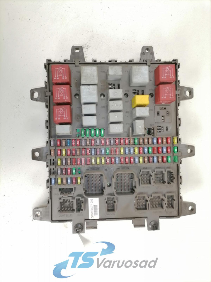 Volvo Central electric unit 5010590677 - Fusible pour Camion: photos 3 Volvo Central electric unit 5010590677 - Fusible pour Camion: photos 3