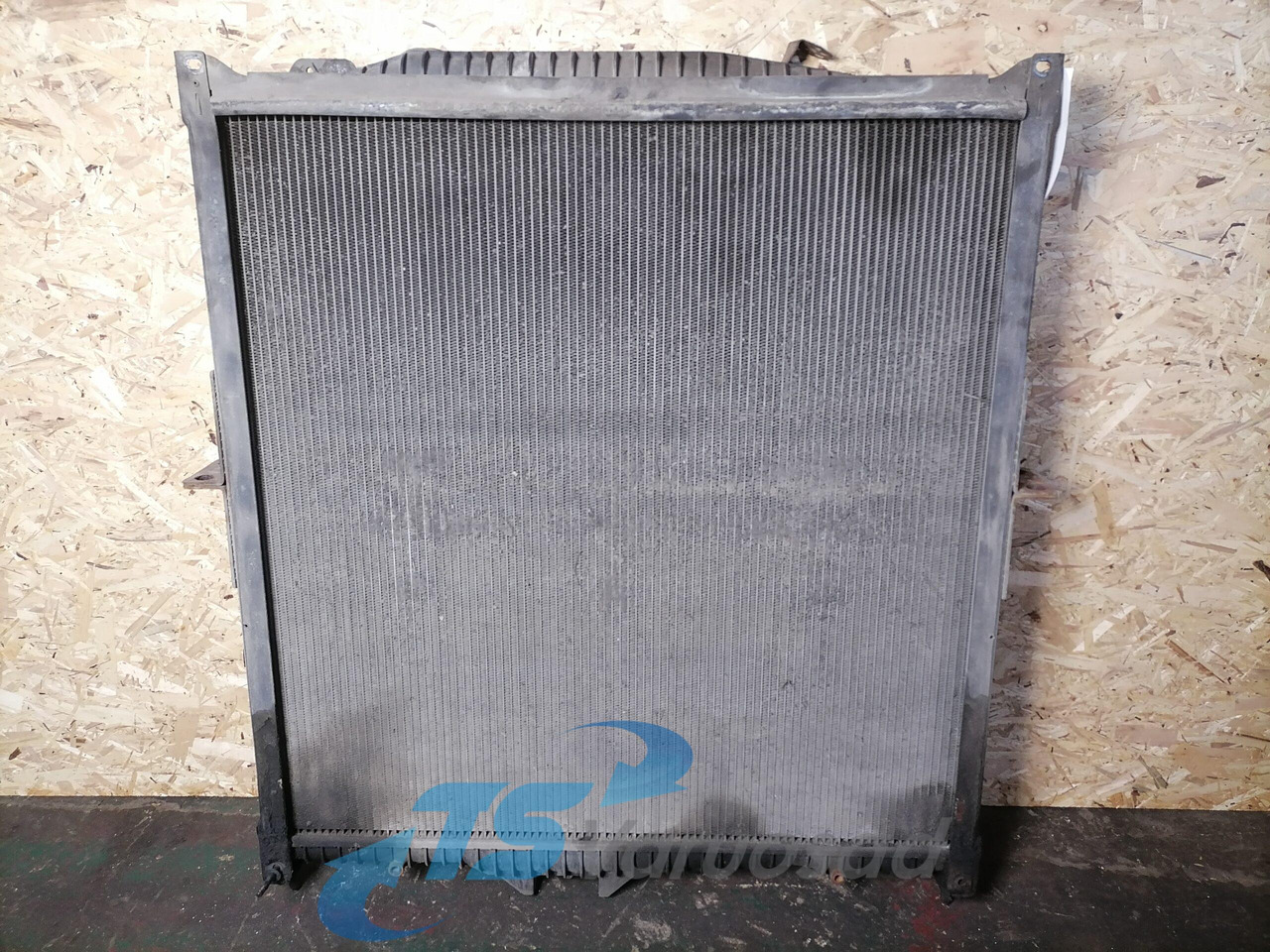 Volvo Cooling radiator 20758820 - Radiateur pour Camion: photos 2 Volvo Cooling radiator 20758820 - Radiateur pour Camion: photos 2