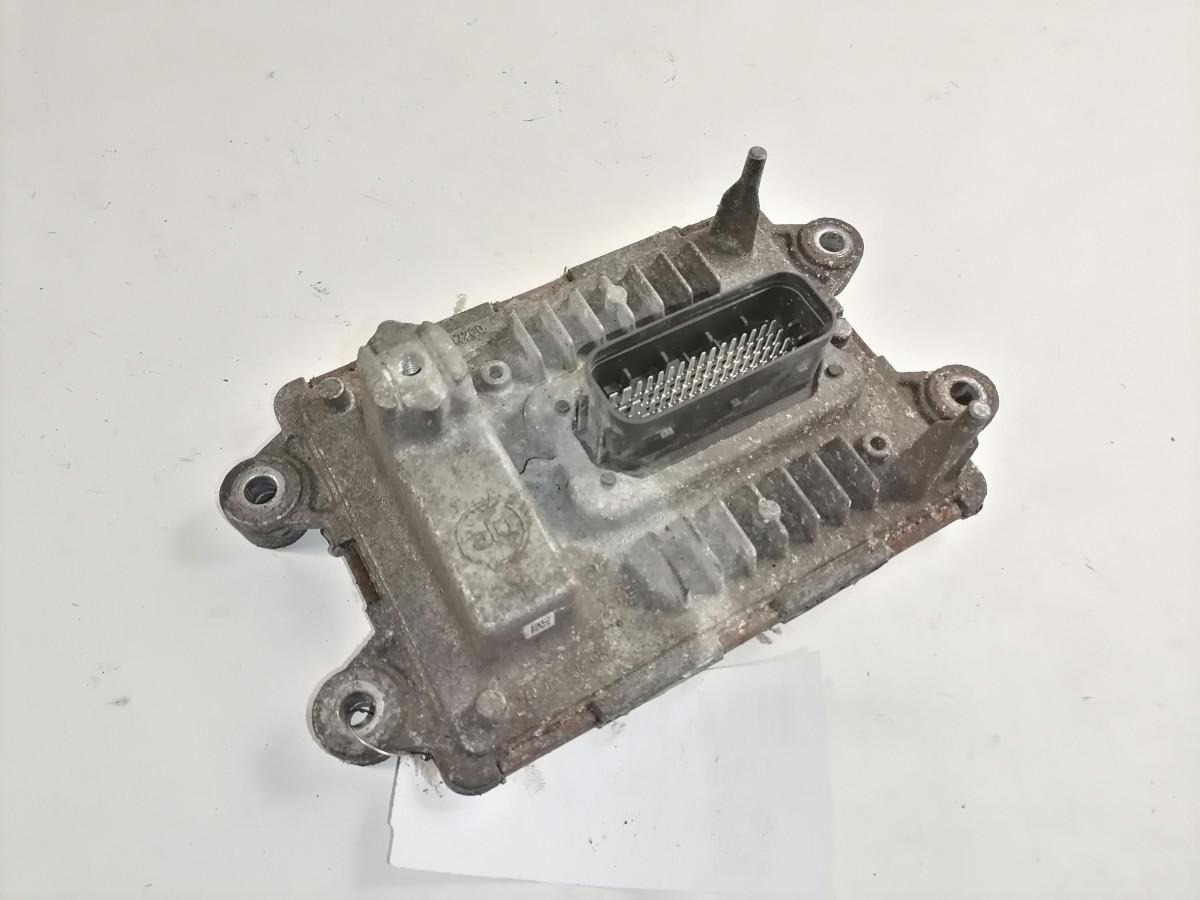 Volvo Ecu ADBlue 21870075 - Bloc de gestion pour Camion: photos 2 Volvo Ecu ADBlue 21870075 - Bloc de gestion pour Camion: photos 2
